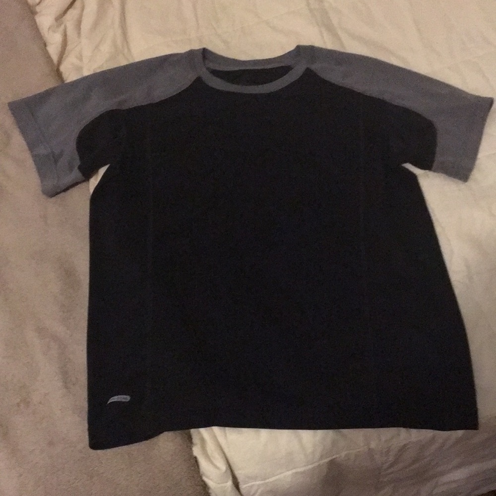 Short sleeve shirt.